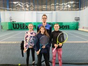 Junior FED CUP /tým Jižních Čech/ - zleva Hakrová Elen, Dovrtělová Kristýna (LTC), Robová Barbora. Trenér Václav Nádravský